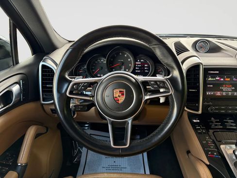 Used 2017 Porsche Cayenne w/ Premium Package AWD/4WD image 28