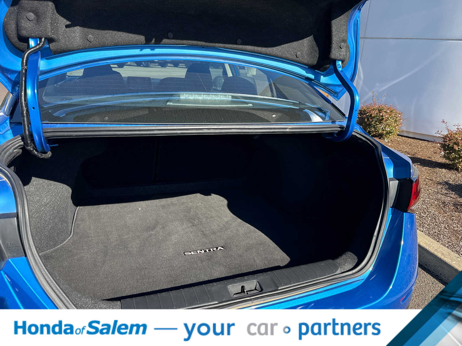 Used 2025 Nissan Sentra SR FWD image 15