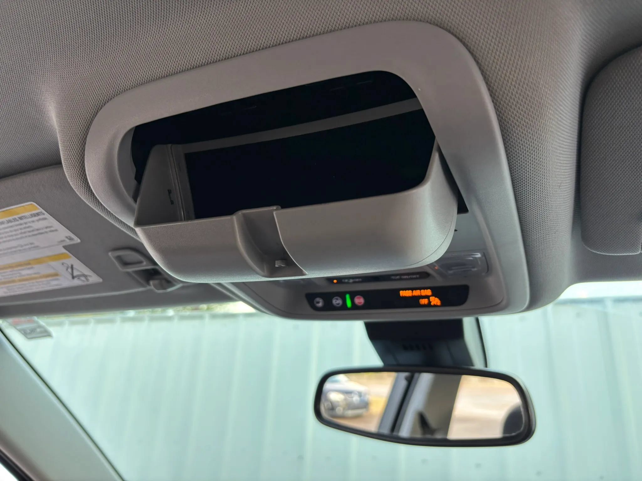 Used 2023 GMC Terrain SLE FWD image 32