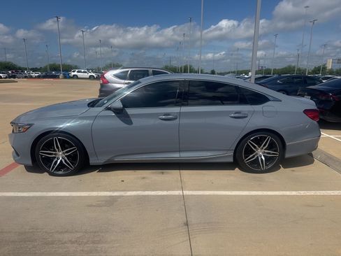 Used 2022 Honda Accord Touring image 3