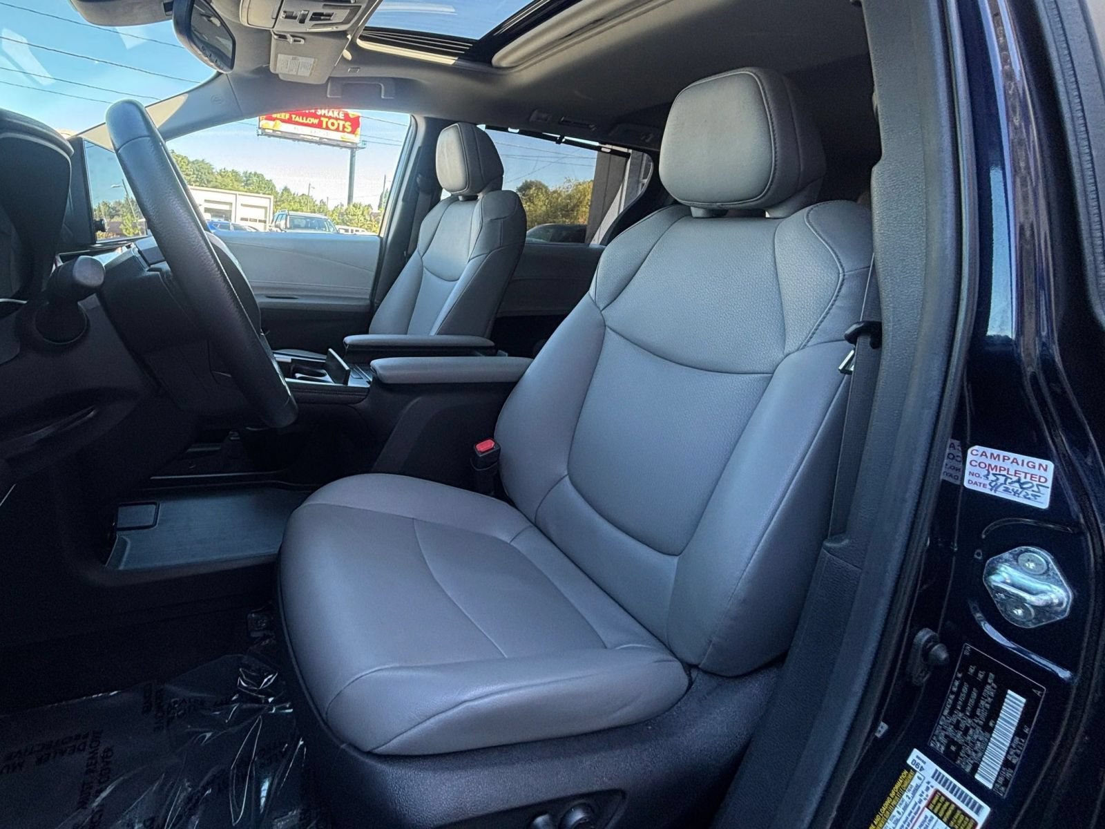 Used 2025 Toyota Sienna XLE FWD image 27