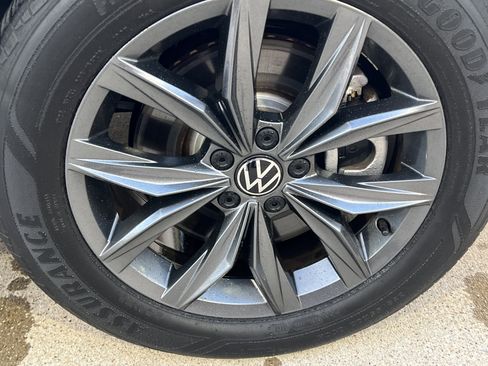 Certified 2023 Volkswagen Tiguan SE w/ Panoramic Sunroof Package image 12