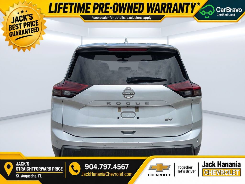 Used 2024 Nissan Rogue SV FWD image 4