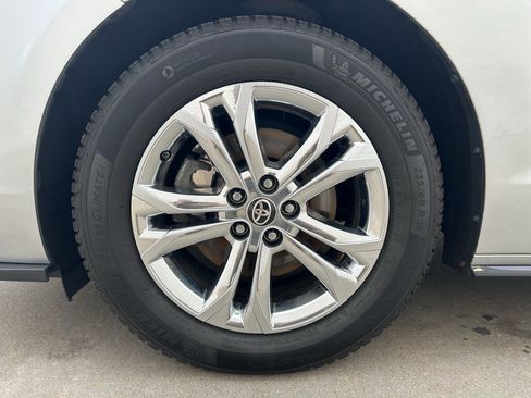 Used 2022 Toyota Sienna XSE w/ XSE Plus Package AWD/4WD image 12
