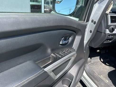Used 2017 Nissan Titan PRO-4X image 20