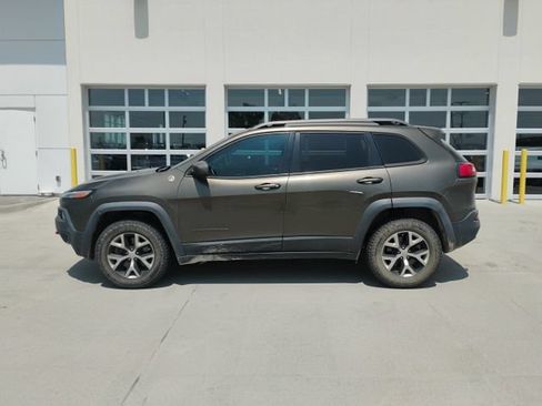 Used 2015 Jeep Cherokee Trailhawk w/ Comfort/Convenience Group AWD/4WD image 6