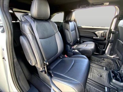 Certified 2026 Toyota Sienna XLE Woodland Edition AWD/4WD image 19