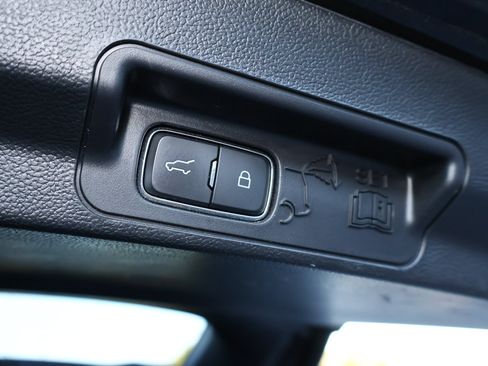 Used 2021 Ford Explorer XLT w/ Equipment Group 202A AWD/4WD image 27