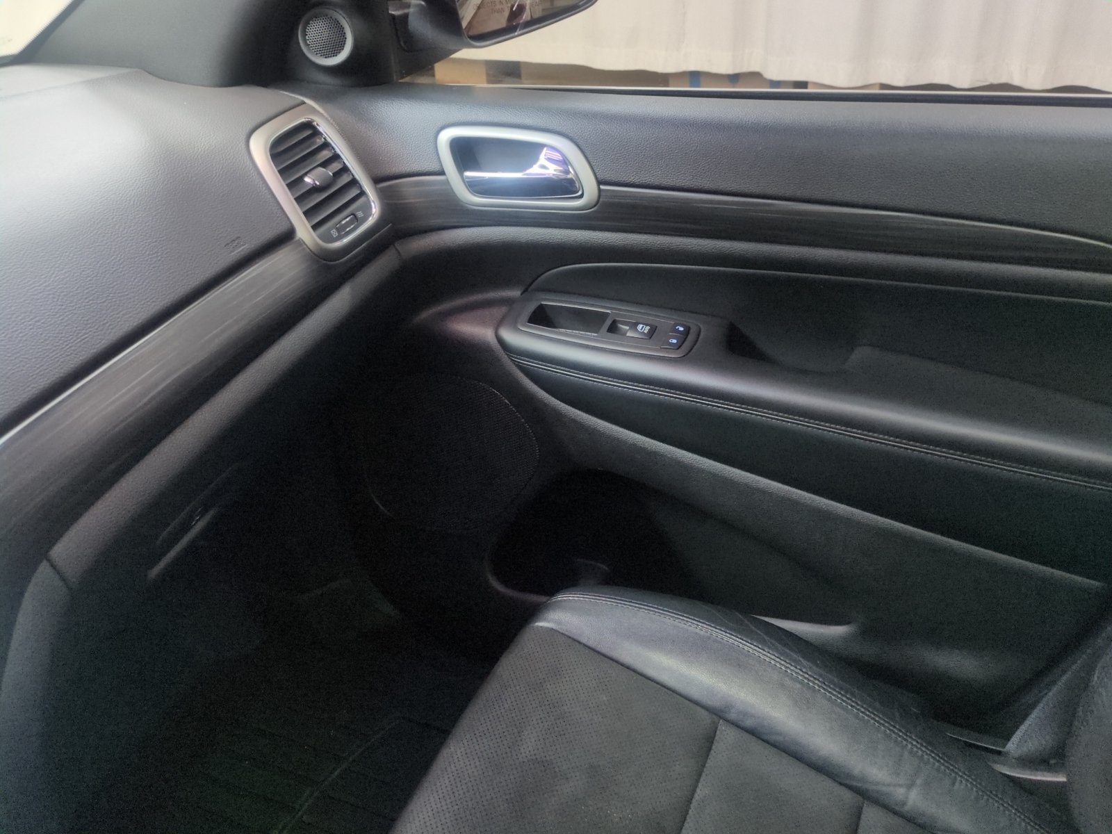 Used 2021 Jeep Grand Cherokee Laredo X AWD/4WD image 21