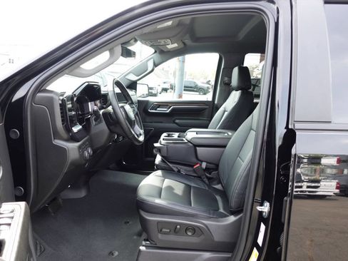 Used 2024 Chevrolet Silverado 1500 LT AWD/4WD image 18