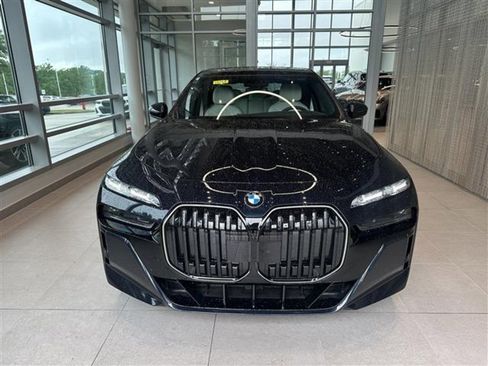 New 2025 BMW 760i xDrive w/ Executive Package image 2