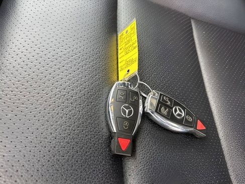 Used 2014 Mercedes-Benz GLK 350 4MATIC image 33