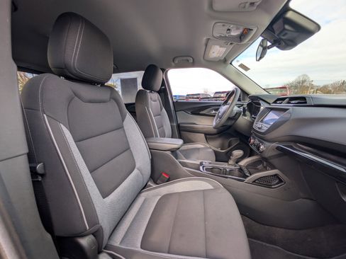 Used 2023 Chevrolet TrailBlazer LT image 39