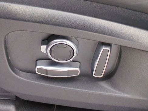 Certified 2024 Land Rover Defender 130 X-Dynamic SE image 17