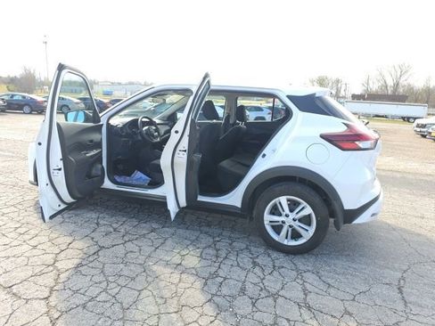 Used 2024 Nissan Kicks S image 13