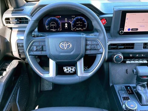 Used 2025 Toyota Tacoma TRD Sport AWD/4WD image 9