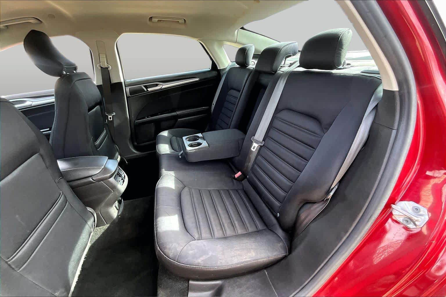 Used 2016 Ford Fusion SE FWD image 20