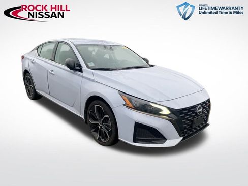 Used 2023 Nissan Altima 2.5 SR image 1