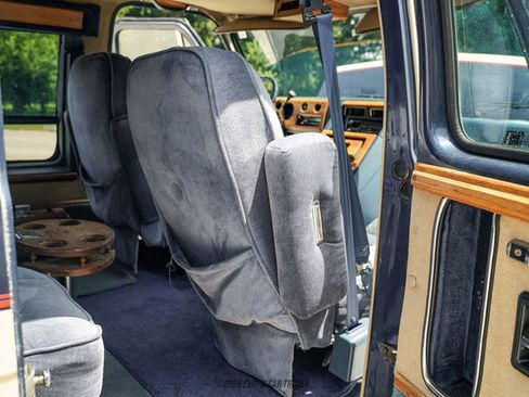 Used 1988 Chevrolet G20 RWD image 68