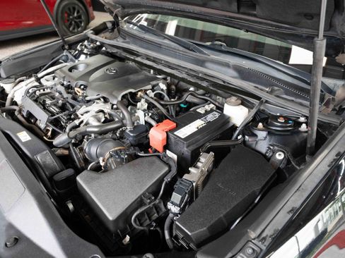 Used 2020 Toyota Camry SE w/ Carpet Mat Package image 32