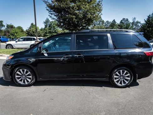 Used 2018 Toyota Sienna XLE w/ XLE Navigation Package AWD/4WD image 12