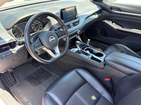 Used 2025 Nissan Altima 2.5 SR FWD image 6