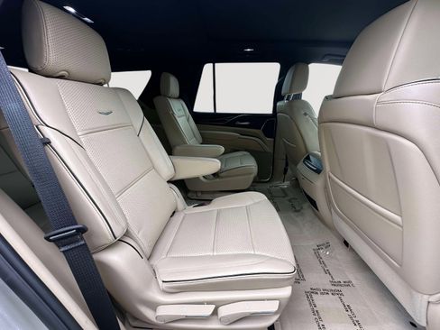 Used 2024 Cadillac Escalade Premium Luxury AWD/4WD image 31