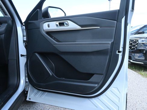 New 2026 Ford Explorer Active RWD image 24