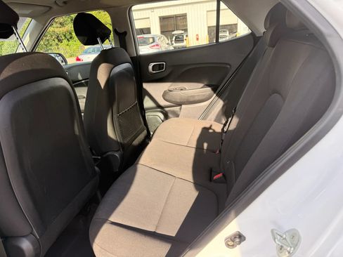 Used 2021 Hyundai Venue SE FWD image 21
