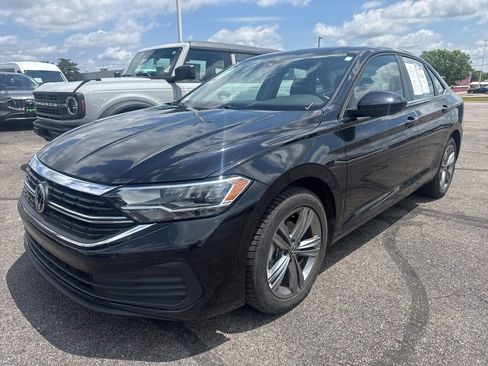 Used 2024 Volkswagen Jetta SE FWD image 1