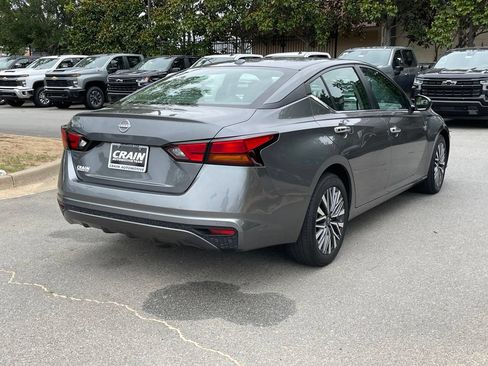 Used 2025 Nissan Altima 2.5 SV FWD image 7