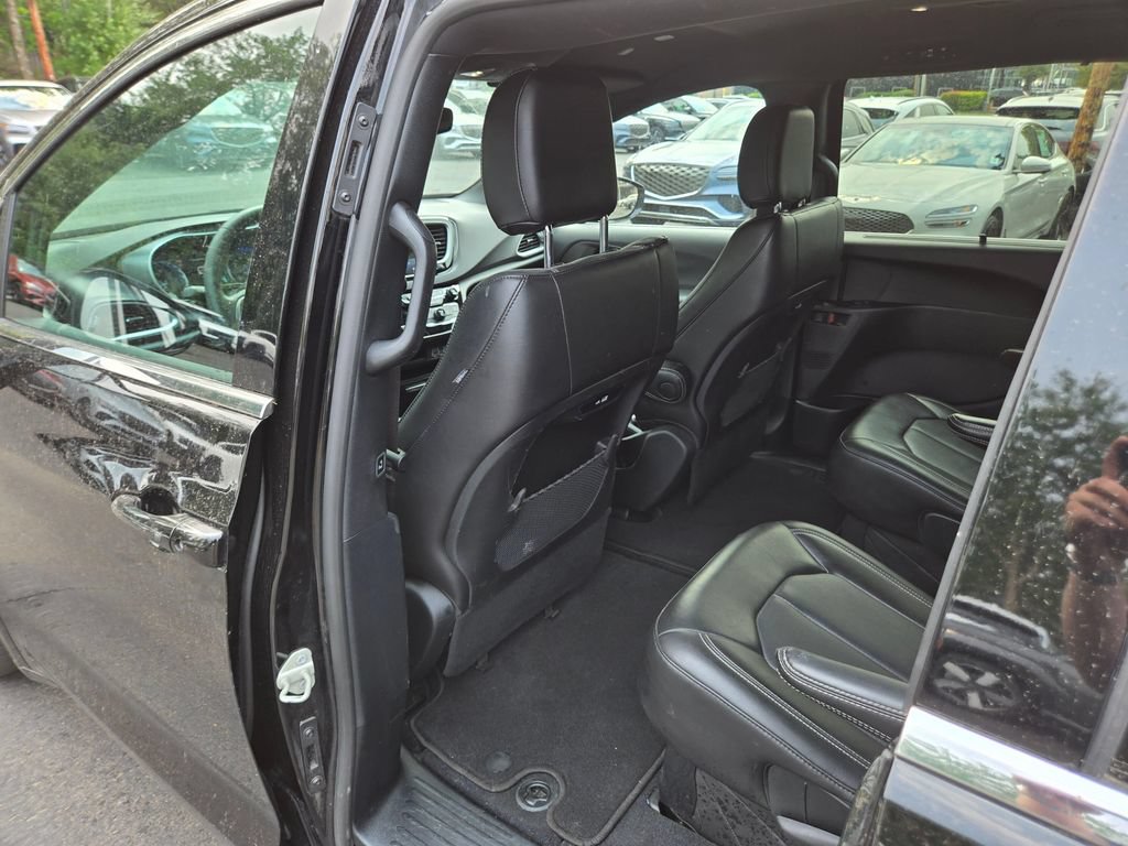 Used 2025 Chrysler Pacifica Select FWD image 15