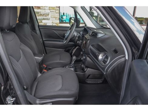 Used 2023 Jeep Renegade Latitude AWD/4WD image 16