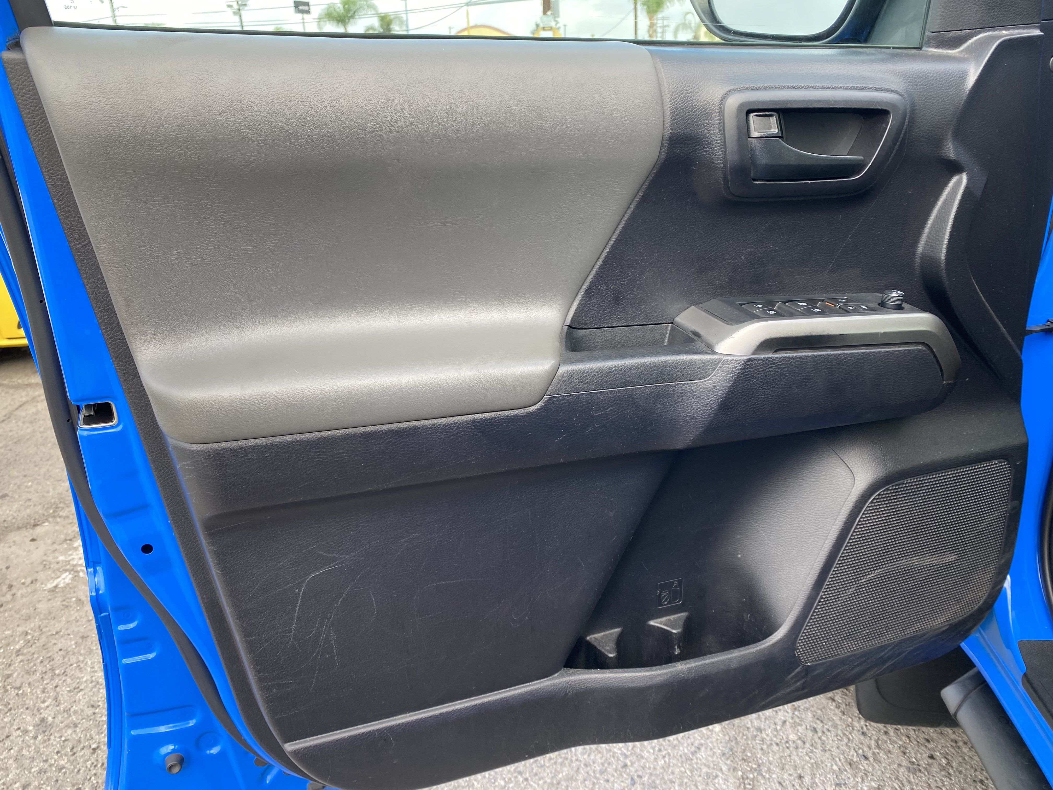 Used 2020 Toyota Tacoma SR5 RWD image 15