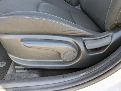 Used 2018 Hyundai Elantra GT image 18