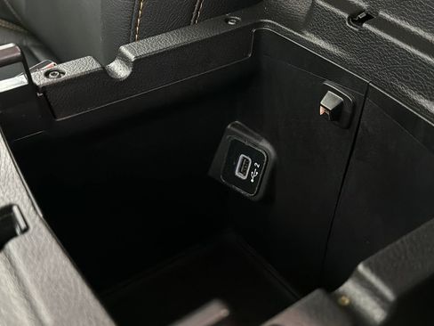 Used 2025 Jeep Wrangler Unlimited Sahara image 25