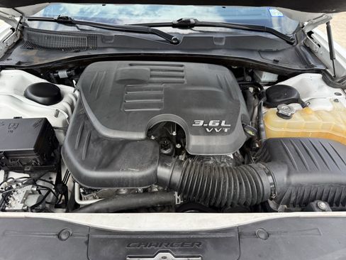Used 2018 Dodge Charger SXT RWD image 32
