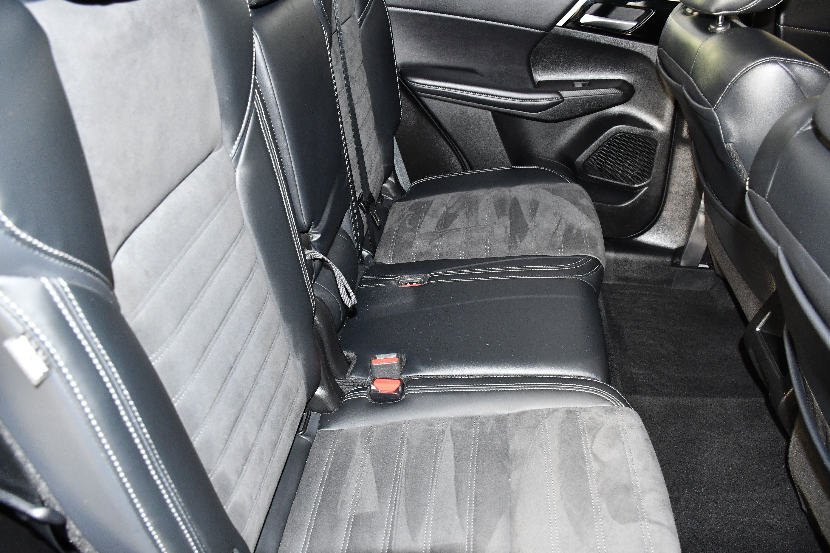 Used 2024 Mitsubishi Outlander SE AWD/4WD image 42