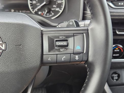 Used 2025 Nissan Rogue SV image 27