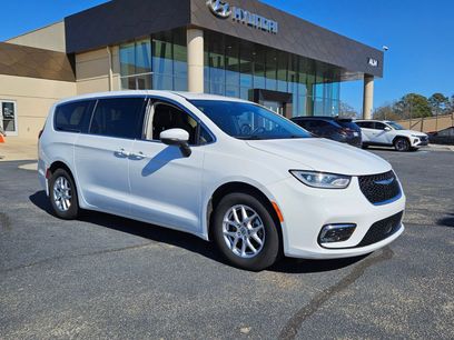 Used 2023 Chrysler Pacifica Touring-L