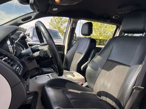 Used 2019 Dodge Grand Caravan SXT FWD image 11