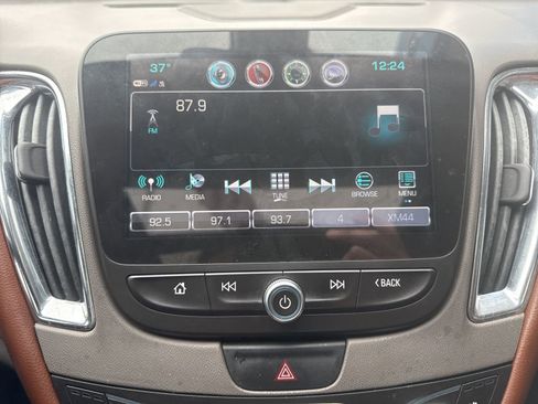 Used 2018 Chevrolet Malibu Premier w/ Premier Sun and Wheel Package image 24