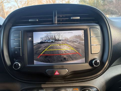 Used 2025 Kia Soul LX w/ LX Technology Package image 22