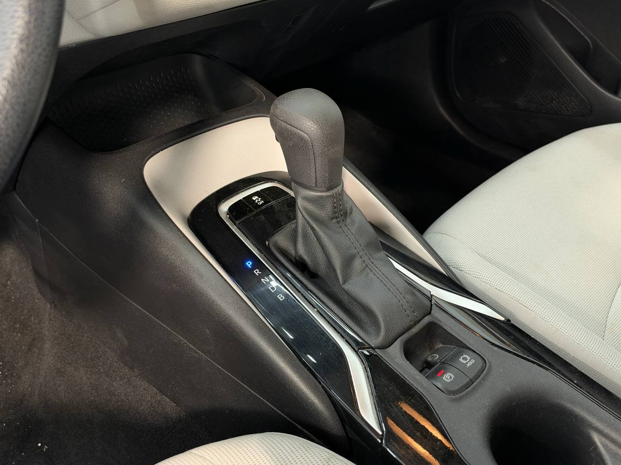 Used 2021 Toyota Corolla LE FWD image 19