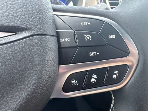 New 2027 Chrysler Pacifica Select AWD/4WD image 10