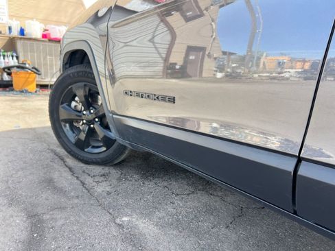 Used 2019 Jeep Cherokee Latitude Plus image 30