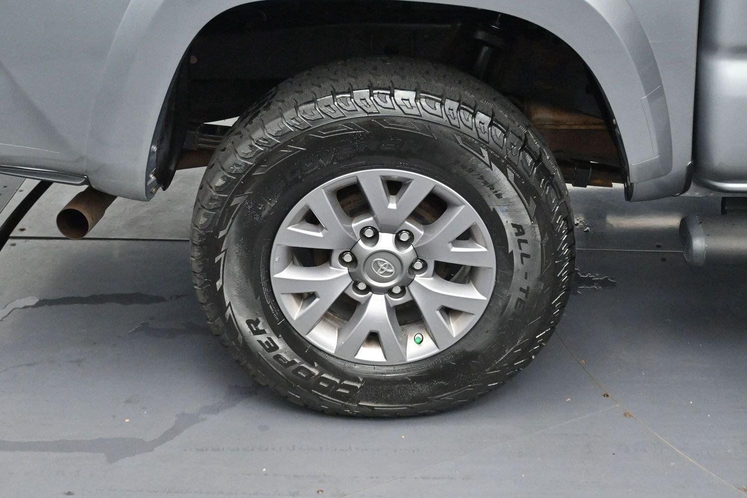 Used 2019 Toyota Tacoma SR5 AWD/4WD image 30