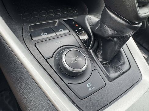Certified 2024 Toyota RAV4 LE image 38