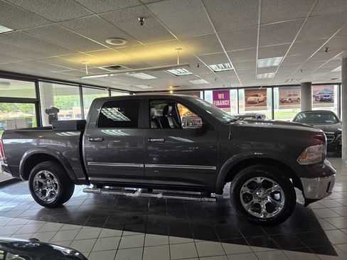 Used 2017 RAM 1500 Laramie w/ Convenience Group AWD/4WD image 9