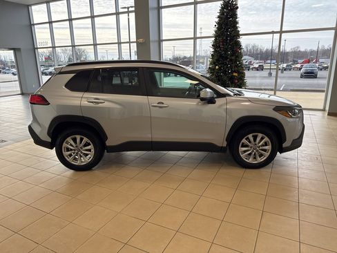 Used 2022 Toyota Corolla Cross LE image 6